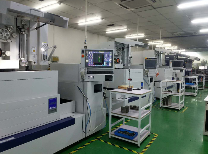 超精密慢走丝车间